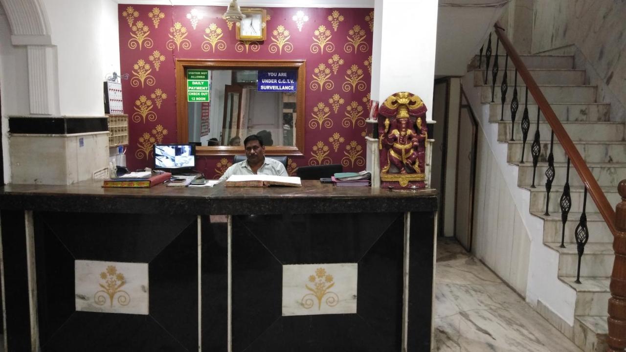 Hotel Euro International Ню Делхи Екстериор снимка