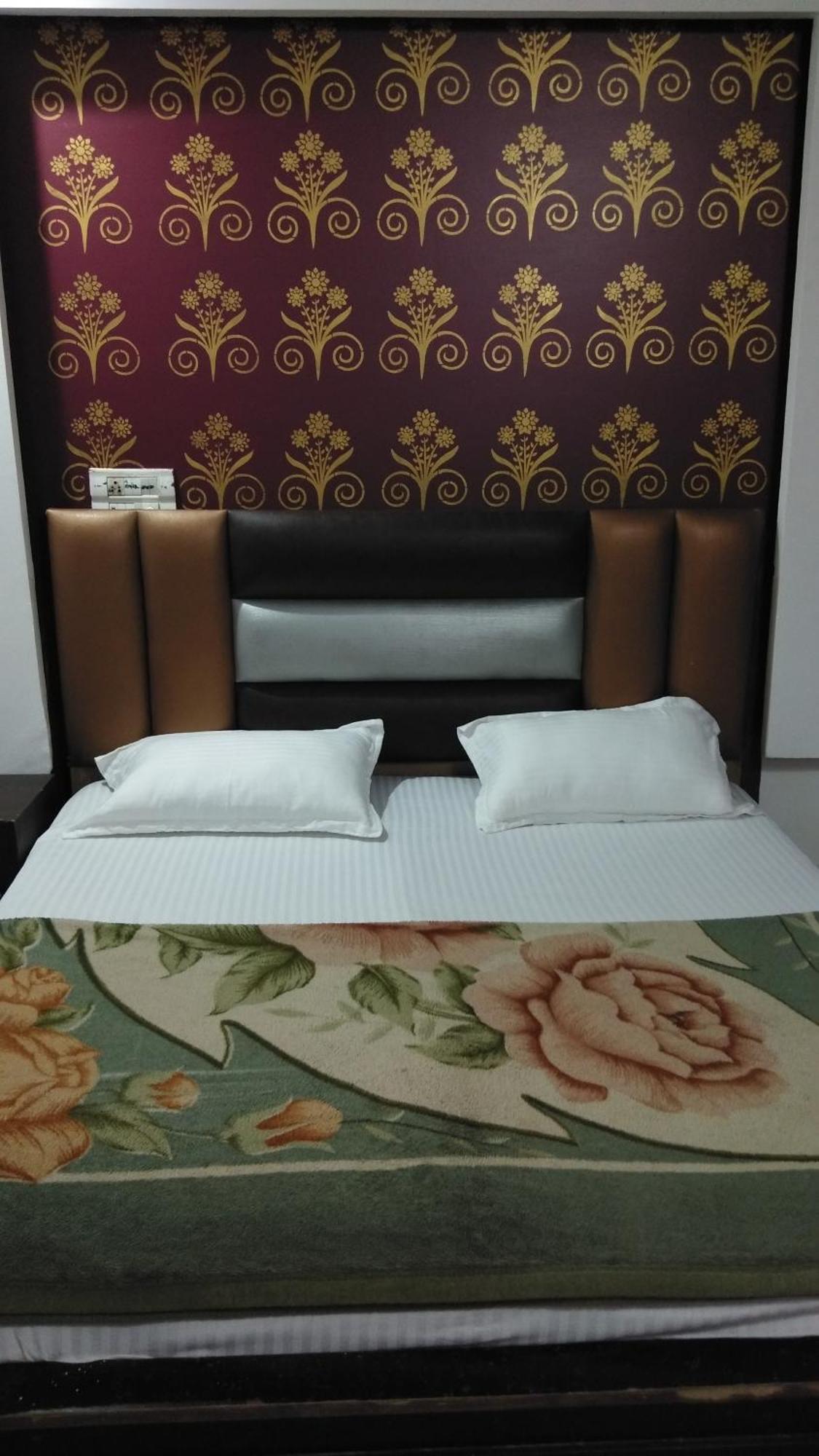 Hotel Euro International Ню Делхи Екстериор снимка