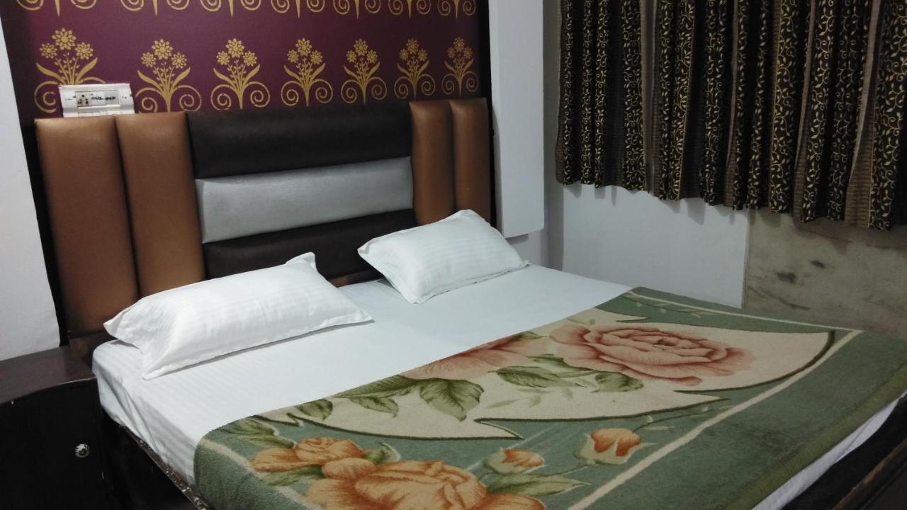 Hotel Euro International Ню Делхи Екстериор снимка