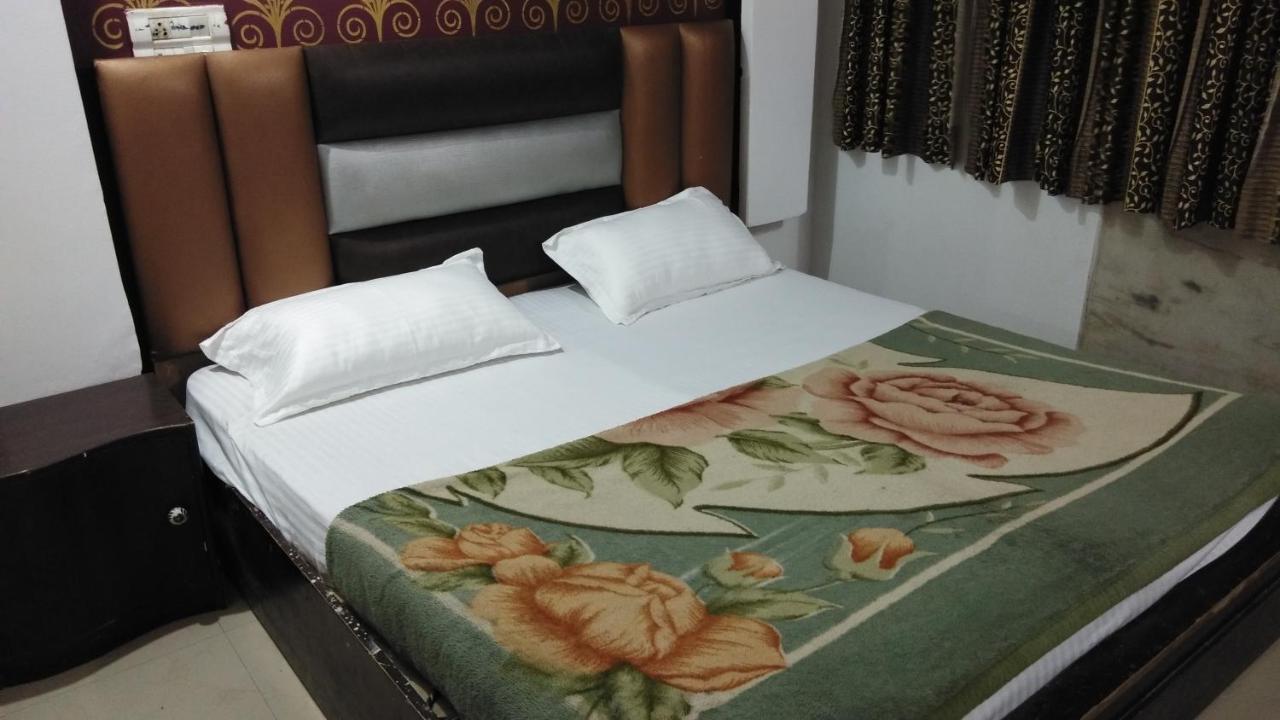 Hotel Euro International Ню Делхи Екстериор снимка