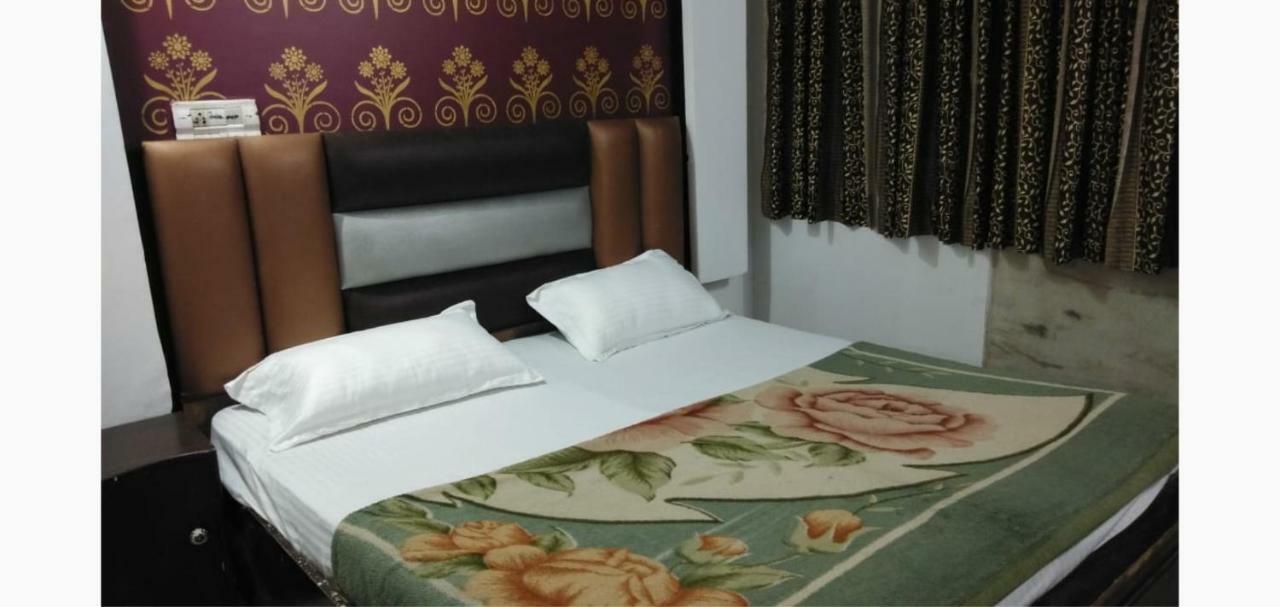 Hotel Euro International Ню Делхи Екстериор снимка